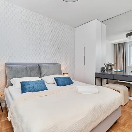 Apartment In The Heart Of Wroclaw By Renters Prestige Exterior photo