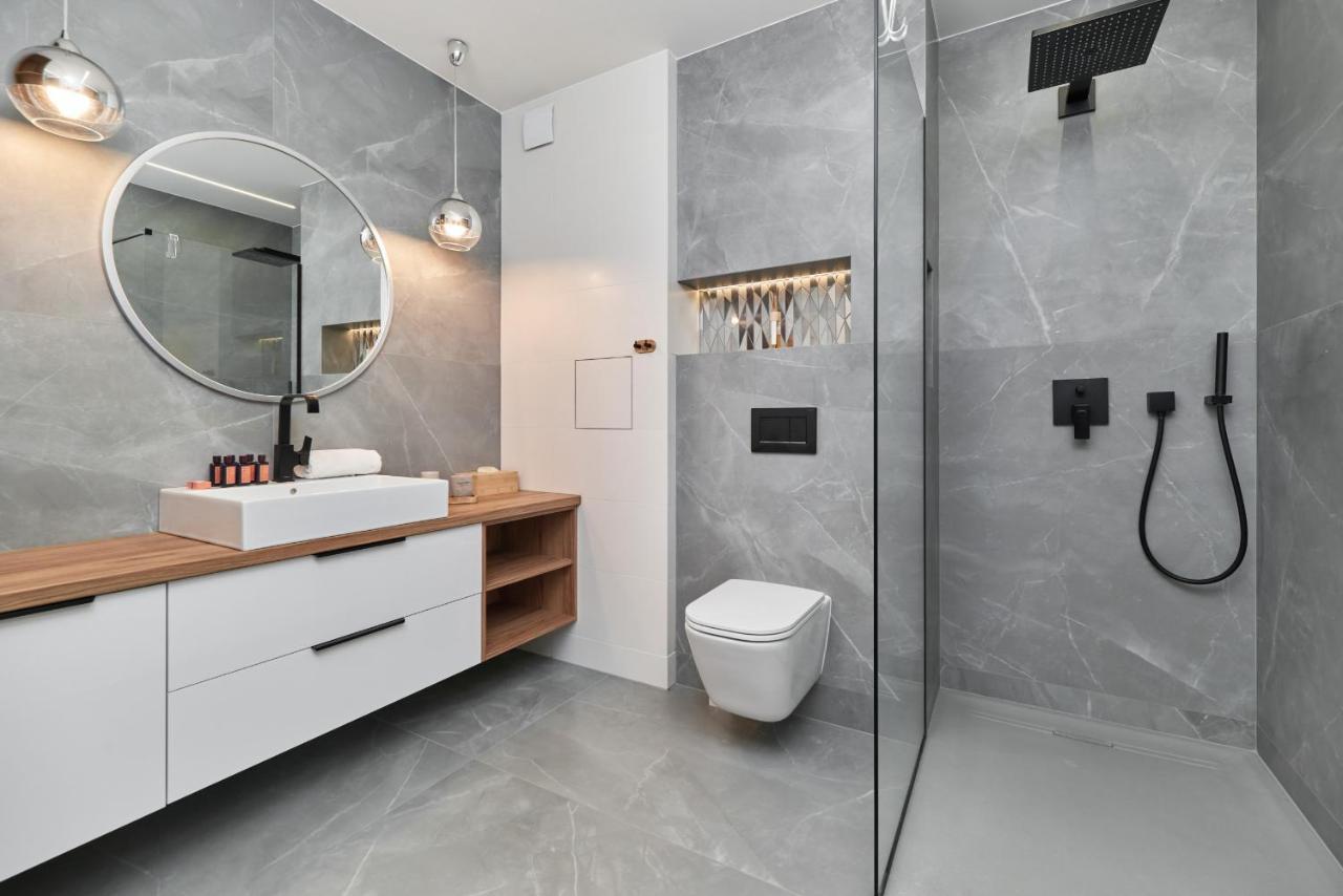 In The Heart Of By Renters Prestige Apartment *