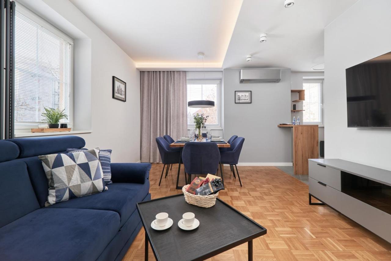 In The Heart Of By Renters Prestige Apartment