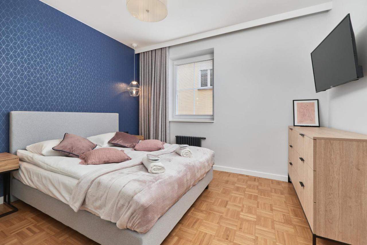 In The Heart Of By Renters Prestige Apartment