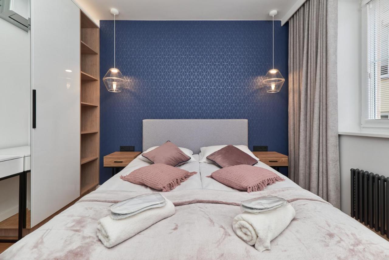 In The Heart Of By Renters Prestige Apartment